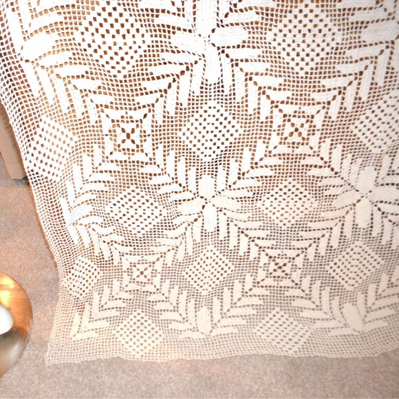 Vintage Tablecloth Buff Crochet - Picture 5 of 6